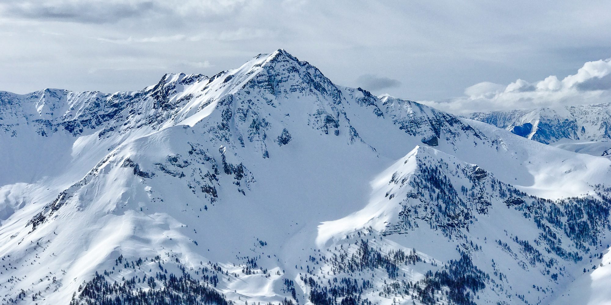 Snow capped mountains in Auron.jpg